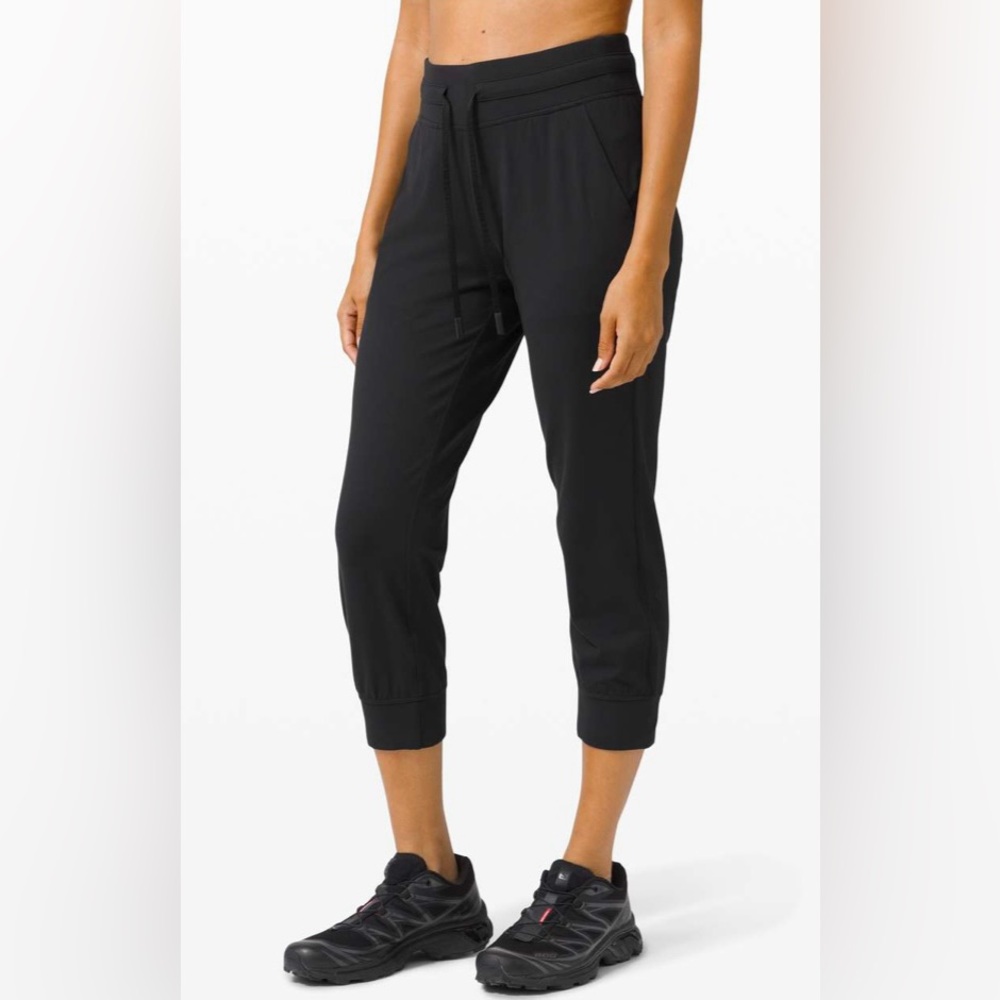 Lululemon Ready To Rulu Jogger Crop in Black Size 2